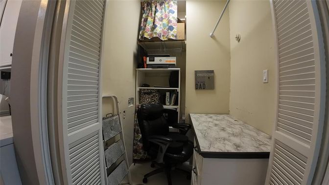 Home Office, Interior