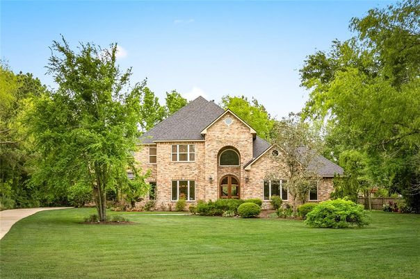 Backyard, Exterior, Facade, Brick Facade, French Provincial