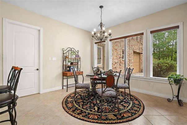 Chandelier, Dining room, Interior