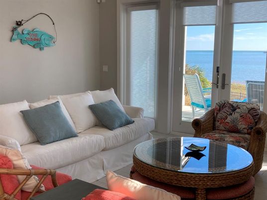 Interior, Living room, Water