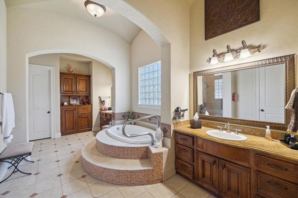 Bathroom, Dual Sink Vanities, Interior