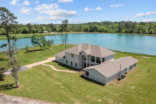 Exterior, Lake