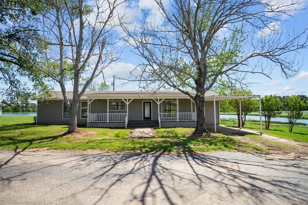 Backyard, Exterior, Facade, Ranch
