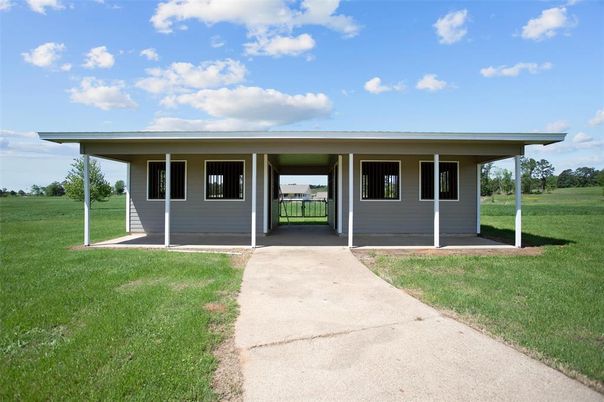 Backyard, Exterior, Facade, Ranch