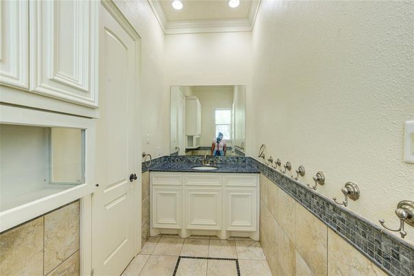 Bathroom, Interior, Recessed Lighting