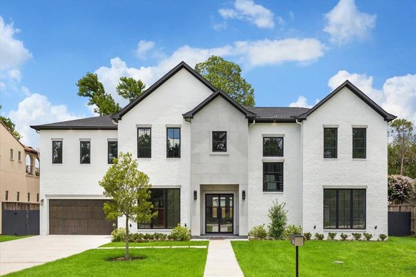 Attached, Exterior, Facade, Farmhouse