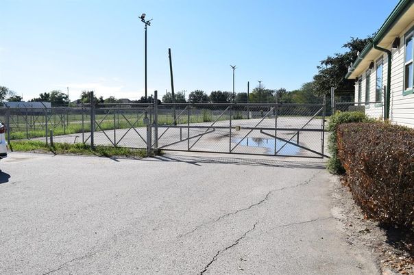 Exterior, Tennis Courts