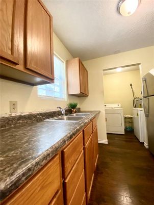 Interior, Washer, Wood Texture Flooring