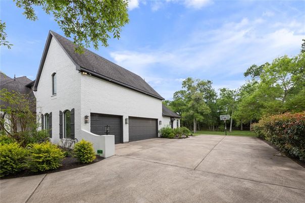Attached, Exterior, Facade, Brick Facade, Farmhouse