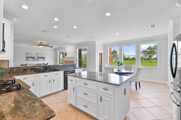 Dining room, Interior, Kitchen, Recessed Lighting