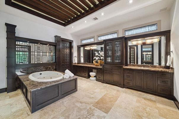 Bathroom, Dual Sink Vanities, Interior, Recessed Lighting