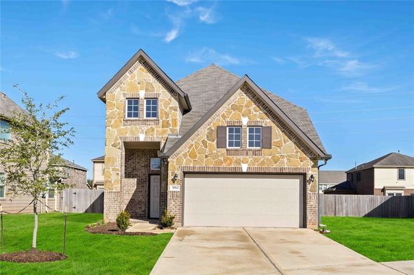 Attached, Exterior, Facade, Brick Traditional