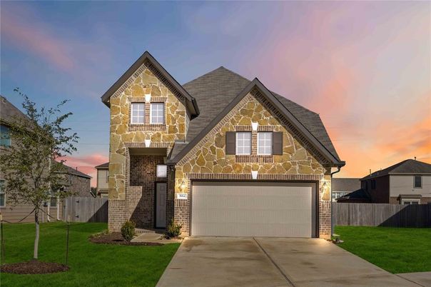Attached, Exterior, Facade, Brick Traditional