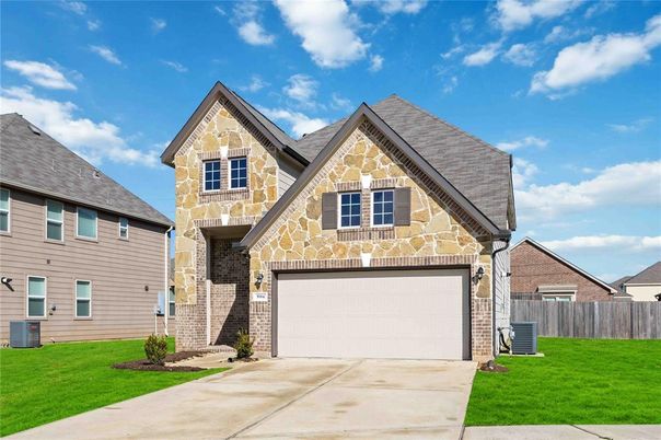 Attached, Exterior, Facade, Brick Traditional