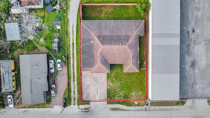 Exterior, Drone