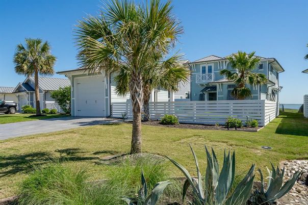 Backyard, Detached Garage, Exterior