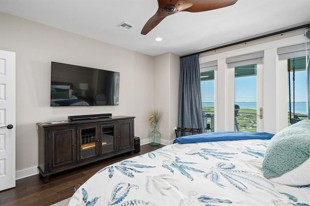 Bedroom, Interior, Recessed Lighting, Water, Wood Texture Flooring