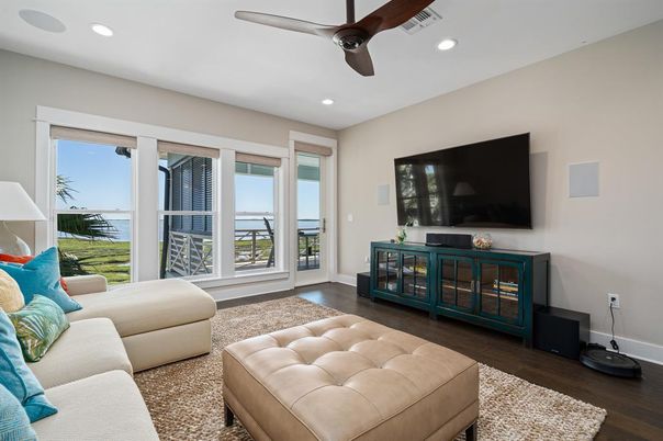 Interior, Living room, Recessed Lighting, Water, Wood Texture Flooring