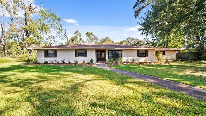 Backyard, Exterior, Facade, Ranch