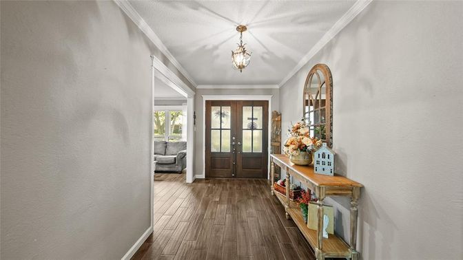 Interior, Pendant Lights, Wood Texture Flooring