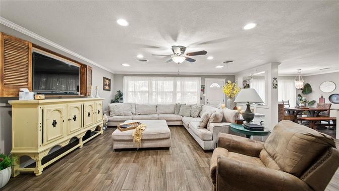 Dining room, Interior, Living room, Pendant Lights, Recessed Lighting, Wood Texture Flooring
