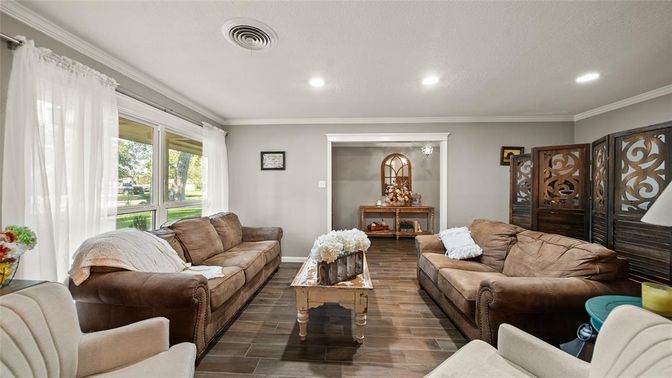 Interior, Living room, Recessed Lighting, Wood Texture Flooring