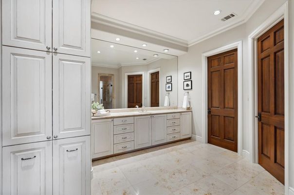 Bathroom, Dual Sink Vanities, Interior, Recessed Lighting