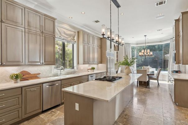 Chandelier, Dining room, Interior, Kitchen, Pendant Lights, Recessed Lighting, Stainless Steel Appliances