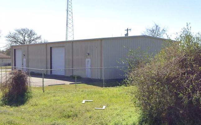 Backyard, Detached Garage, Exterior