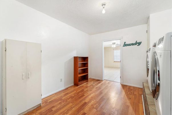 Empty room, Interior, Washer, Wood Texture Flooring