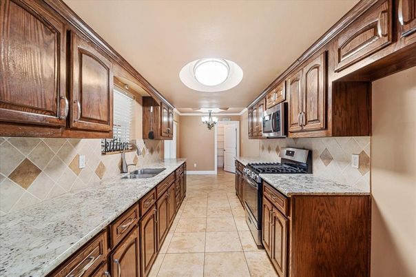 Chandelier, Interior, Kitchen
