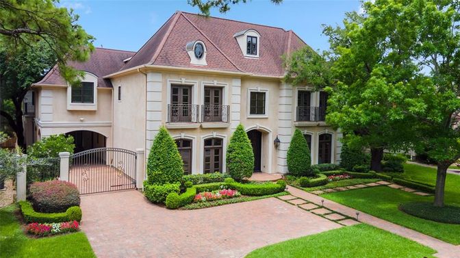 Exterior, Facade, French Provincial