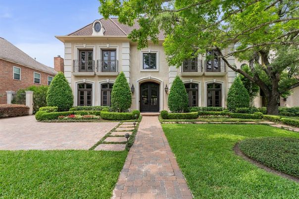 Backyard, Exterior, Facade, French Provincial