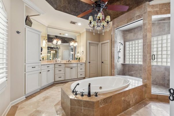 Bathroom, Dual Sink Vanities, Interior, Recessed Lighting