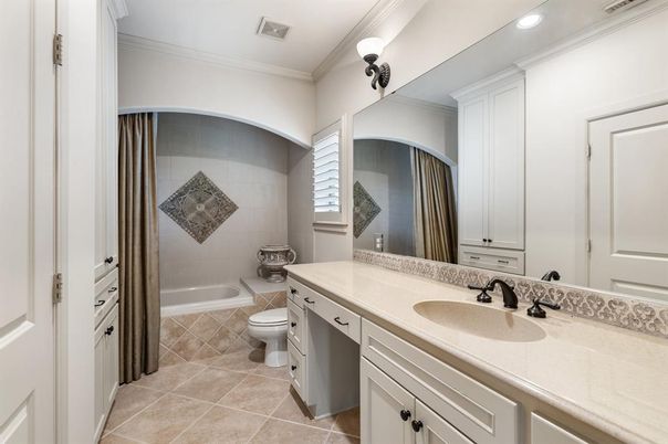 Bathroom, Interior, Recessed Lighting