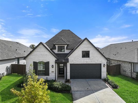 Attached, Exterior, Facade, Brick Traditional