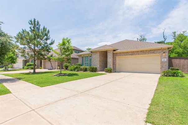 Attached, Exterior, Facade, Brick Facade, Ranch