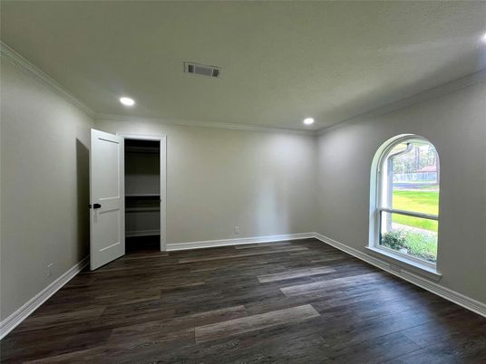 Empty room, Interior, Recessed Lighting, Wood Texture Flooring