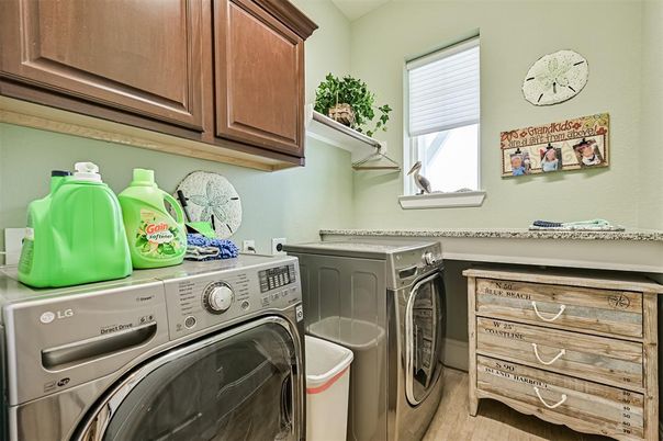 Interior, Washer, Wood Texture Flooring