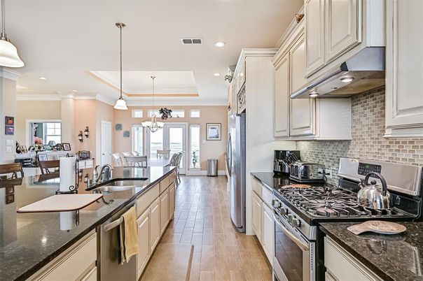 Chandelier, Dining room, Interior, Kitchen, Pendant Lights, Recessed Lighting, Wood Texture Flooring