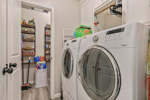 Interior, Utility Closets, Washer, Wood Texture Flooring