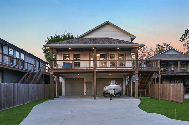 Attached, Exterior, Facade, Modern
