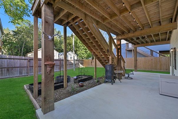 Backyard, Exterior