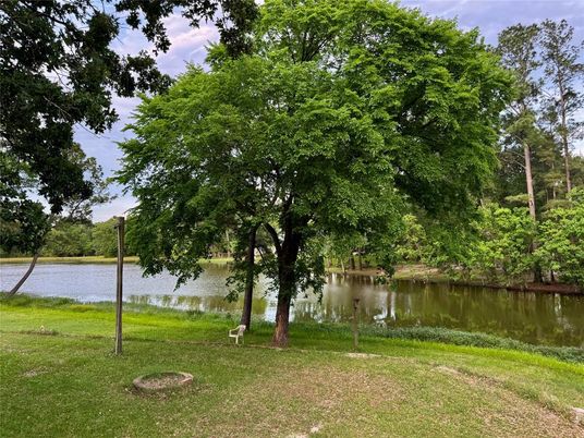 Exterior, Lake