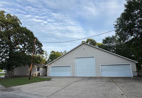 Detached Garage, Exterior