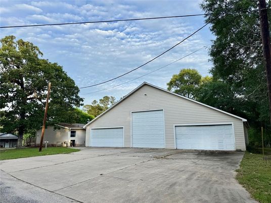 Detached Garage, Exterior