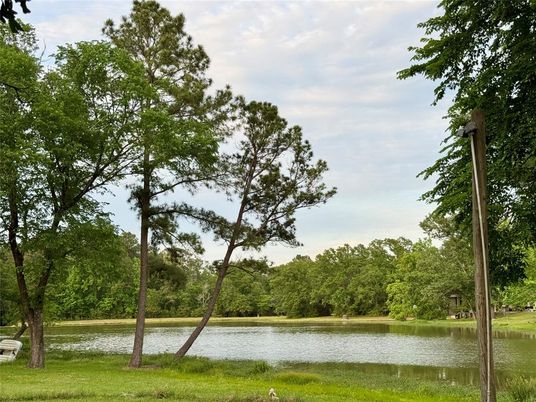 Exterior, Lake