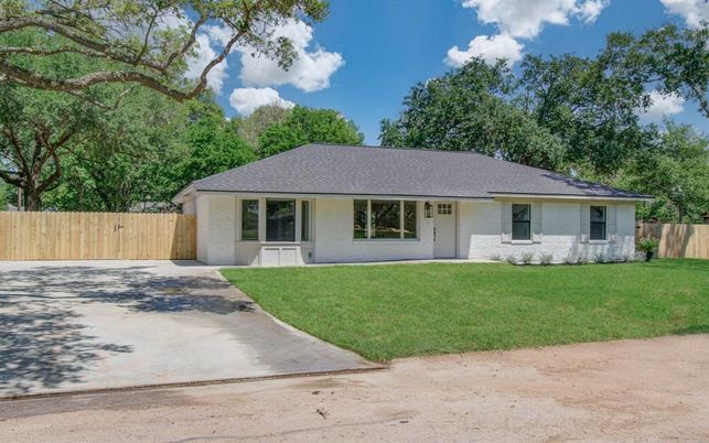 Backyard, Exterior, Facade, Ranch