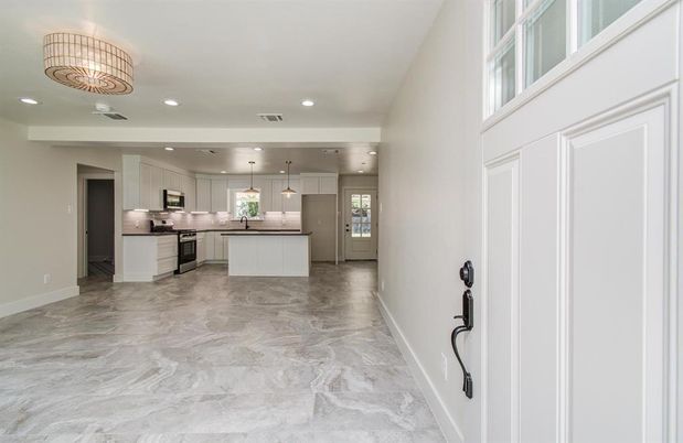 Chandelier, Interior, Kitchen, Marble, Pendant Lights, Recessed Lighting, Stainless Steel Appliances