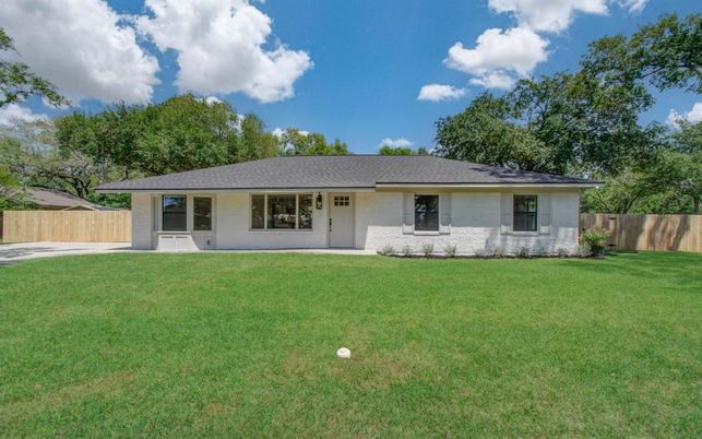 Backyard, Exterior, Facade, Ranch